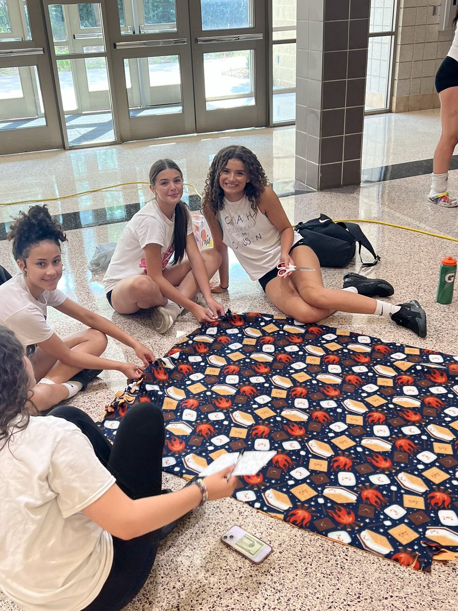 picknorthvb's tweet photo. Lakeview and Pick North Volleyball teams participating in a community service event. We are making blankets for sick children in our community! #pnvb https://t.co/3rpKan733O