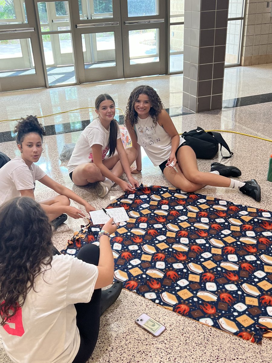 picknorthvb's tweet photo. Lakeview and Pick North Volleyball teams participating in a community service event. We are making blankets for sick children in our community! #pnvb https://t.co/3rpKan733O