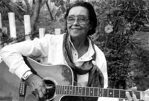 Jonatha10574808's tweet photo. #AllisonRussell ✍️🏾There's black women at the root of every genre of American song. That's just demonstrably true
#LilHardin #Odetta
#LibbaCotten #EttaBaker https://t.co/hpwxKRqNju