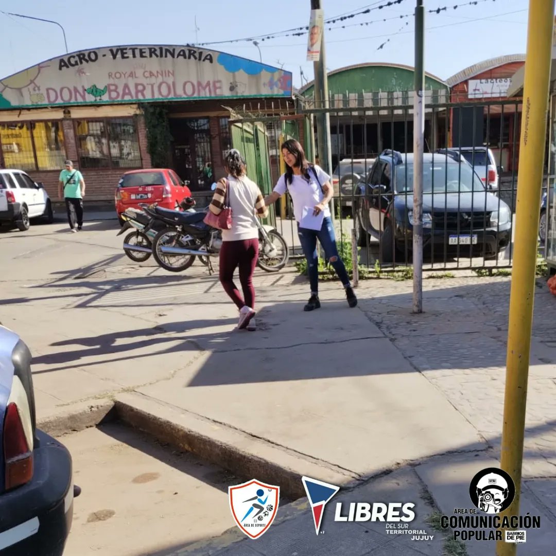 LDSJujuy's tweet photo. El día de hoy estuvimos presentes en el mercado de concentración, junto al Área de Deporte y el Merendero Feliz y Pequeños Gigantes. Juntos, entregamos volantes informativos sobre nuestra campaña electoral.
#Volanteada #JesúsEscobar #MarianellaLezamaHid #Jujuy #LibresDelSur https://t.co/vnsXBw8tsA