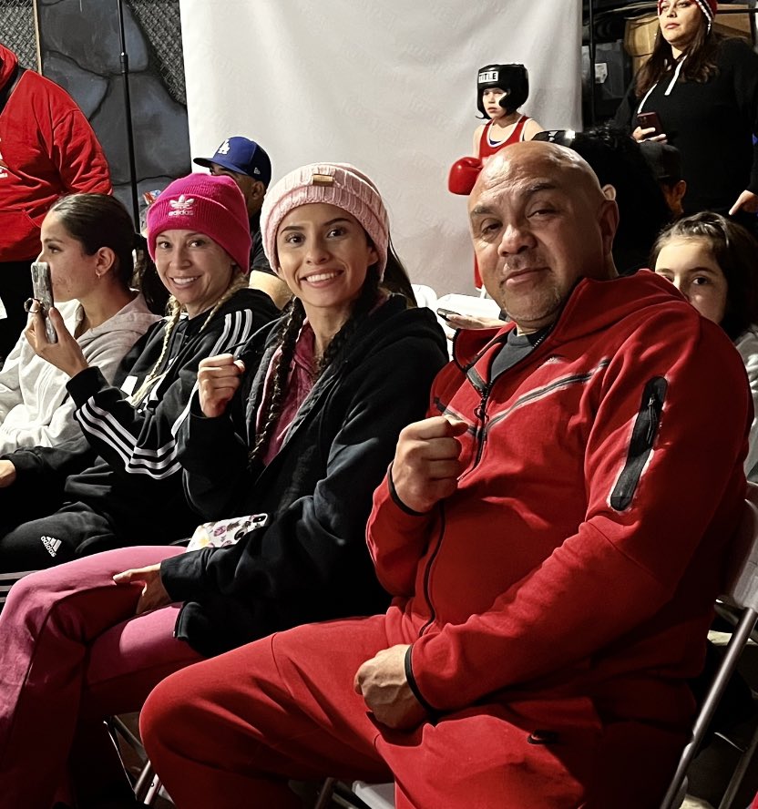 BoxingMBeauty's tweet photo. #ShoutOut to Las Vegas’ own @Yadira682 out of #MobBoxing on signing with @Marvnation_ ~ with Trainer @mastermitter at @bbrawlersboxing show in February https://t.co/ucHg5f06lw