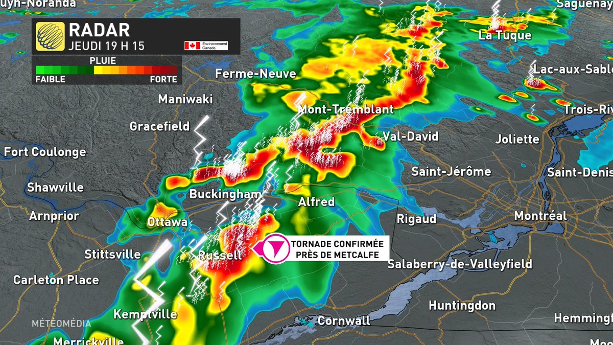 CAubry_MM's tweet photo. Une tornade a été confirmée par ECCC du côté de l'ontario à 9 km au nord-ouest de Metcalfe. #mm https://t.co/fySKpJ1lqr