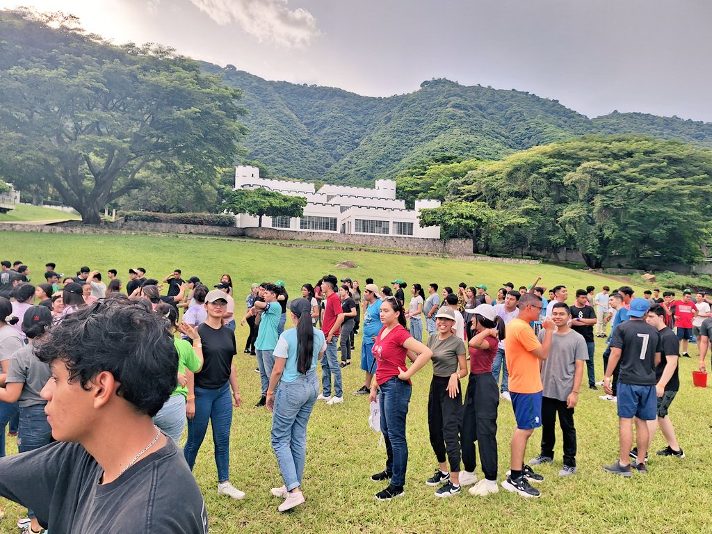 JovenesCompaz's tweet photo. The Kingdom Camp oficialmente ha comenzado 🙌🏼🏕✨️
#CompazCamp🏕
@PastorVladimir
@EsmeraldadeRiva
@IglesiaCompaz https://t.co/ZjYVAzoEV6