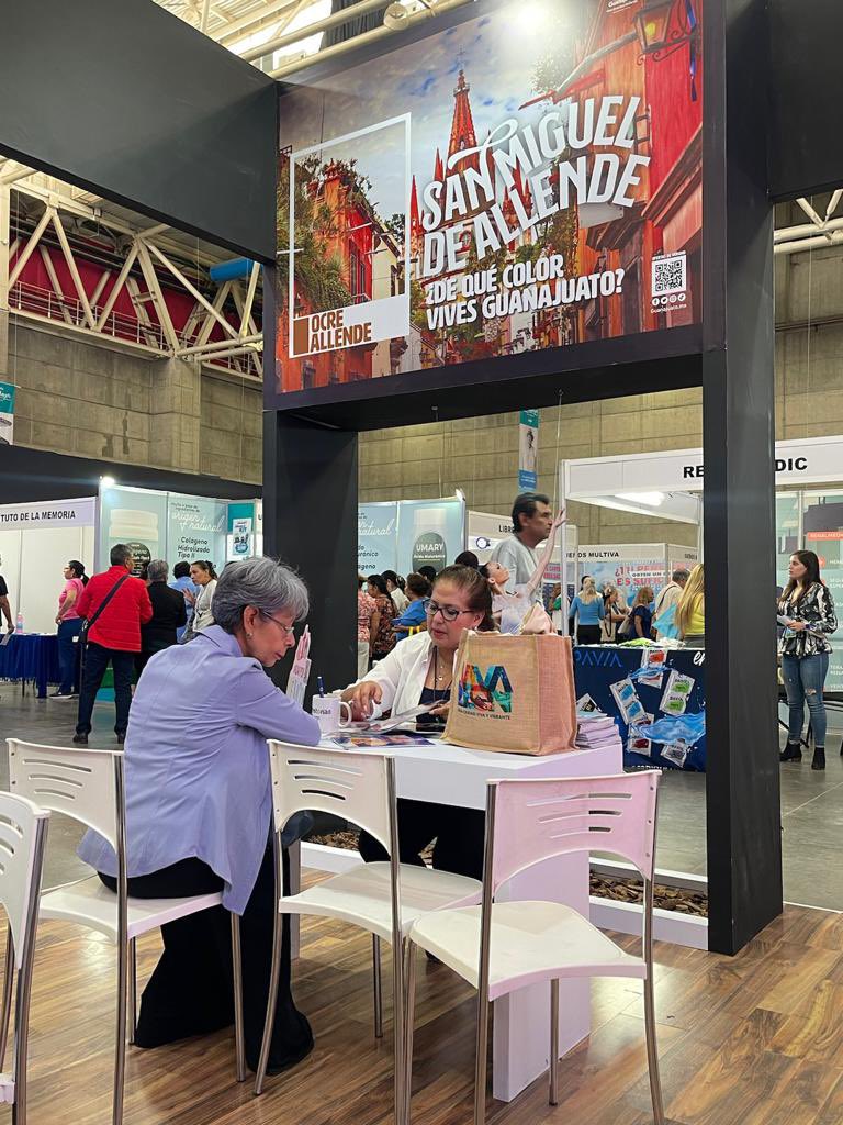 turismogobgente's tweet photo. #SECTURGTO presente en el Festival Del Adulto Mayor, ofertando experiencias turísticas diseñadas para #AdultosMayores e invitarles a Vivir Grandes Historias en #Guanajuato.
@difgto @AdrianaRamLoz @LibiaDennise @patturismo https://t.co/ukruHl4i4k
