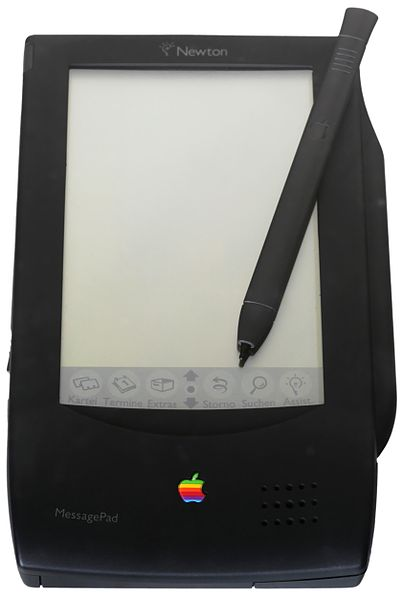 jmatuk's tweet photo. El 3 de agosto de 1993, Apple lanza al mercado su asistente digital Newton. Aunque el producto fue un fracaso comercial, sin duda sentó las bases para siguientes dispositivos similares. ¿Te acuerdas de este producto? Años después llegué a usar uno por unos cuantos días. https://t.co/NgUo1YmUhg