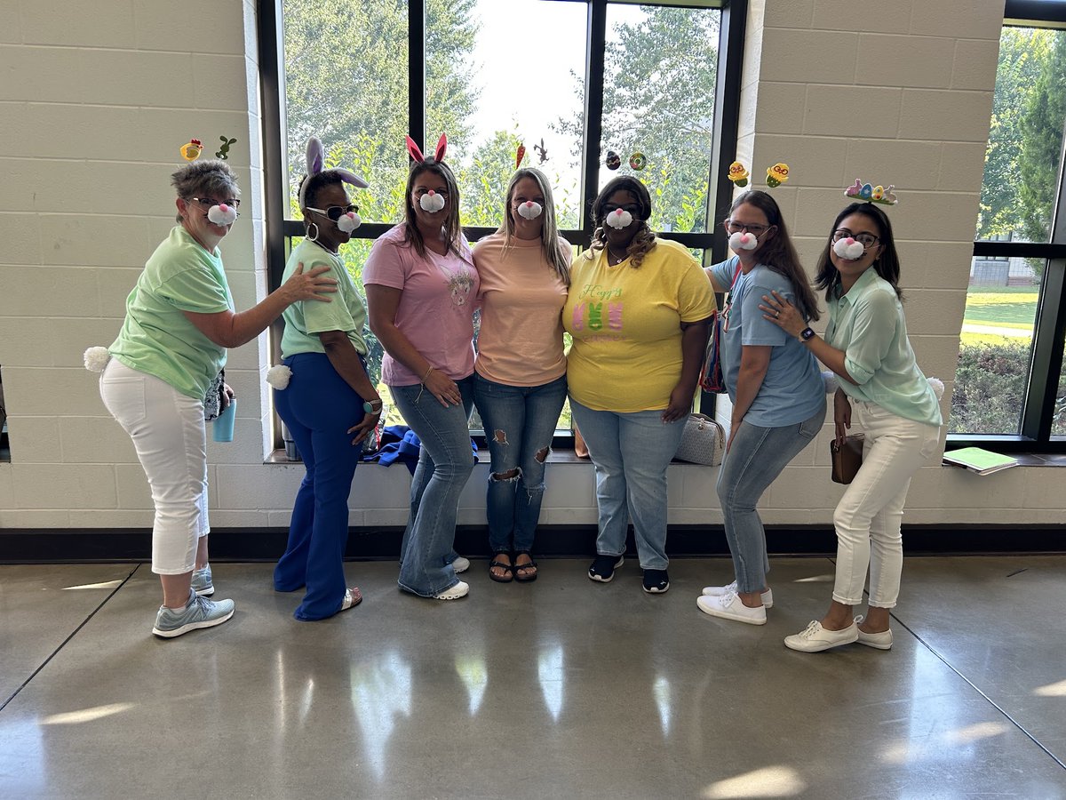 HannahJJCE's tweet photo. @BPESArtsAcademy child nutrition staff is ready to hop into the new school year! We are celebrating the seasons of change with @jefcoedfood and can't wait to see both familiar and new faces on Tuesday https://t.co/gvDHa6qfAj