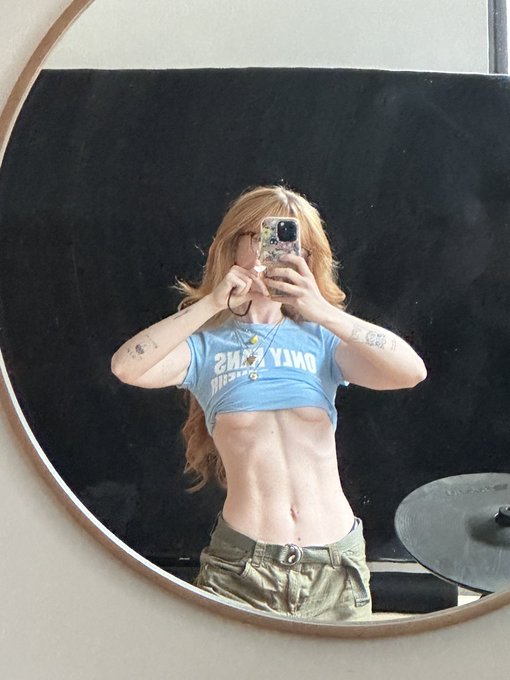 lick me https://t.co/KrrCeQDz1T