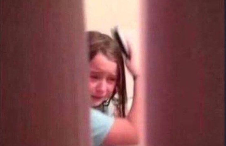 Estoy atravesando mi primer ruptura amorosa pero tratando de finjir demencia como que estoy bien y ayer era esta llorando mientras me secaba el pelo para ir a juntarme con mis amiguis