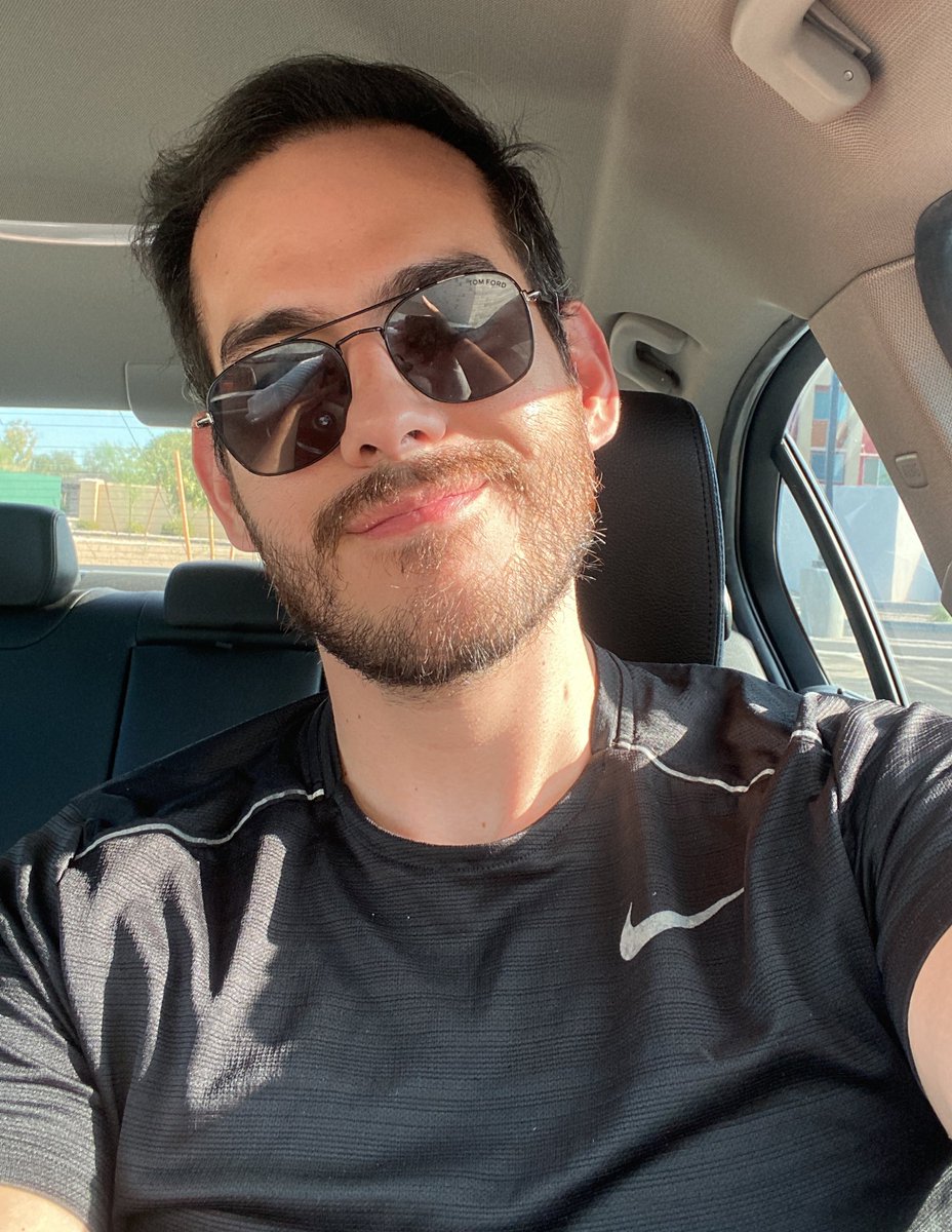 tosl02's tweet photo. Tu último selfie eres tú por fuera / tu último meme eres tú por dentro. https://t.co/DVB3D4FHfi