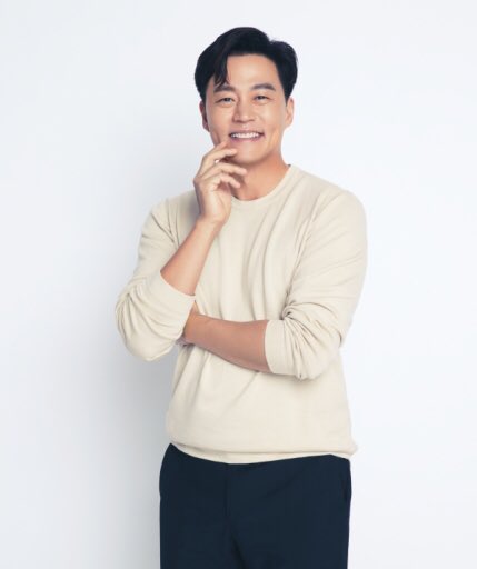 taeguide's tweet photo. [INFO] Lee Seojin, Member of Jinny’s Kitchen, highlights Taehyung’s popularity in a recent interview about globalization of Korean content 

“When I was filming Seojins with BTSV, I realized how popular they are. Jinny’s Kitchen was filmed in a countryside like area in Mexico and there were so many BTS fans. It’s not visible or was shown on the show during broadcast but fans were queued up all the way at a considerable distance from the restaurant. There were so many fans that it was not easy to go out to eat together after filming.”