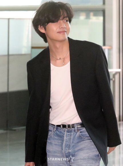 taeguide's tweet photo. [INFO] Lee Seojin, Member of Jinny’s Kitchen, highlights Taehyung’s popularity in a recent interview about globalization of Korean content 

“When I was filming Seojins with BTSV, I realized how popular they are. Jinny’s Kitchen was filmed in a countryside like area in Mexico and there were so many BTS fans. It’s not visible or was shown on the show during broadcast but fans were queued up all the way at a considerable distance from the restaurant. There were so many fans that it was not easy to go out to eat together after filming.”