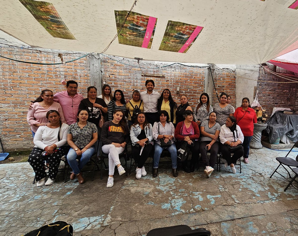 La muestra de ser un gran equipo aqui en #Naucalpan . Son ellas. Team  #ADM #EFM #Distrito30