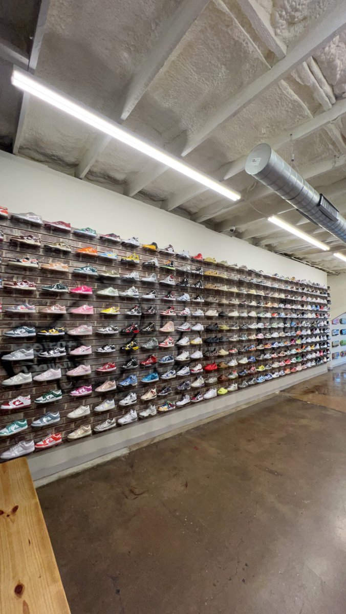 rubeom5's tweet photo. Come get your back to school shoe shopping done at either one of our locations , over 300 styles to choose from 

409 Centre st, Dallas 75208 
314 E Saner ave , Dallas 75216 

Follow the instagram for more details 
@ project.Dallas
@ project.bishoparts https://t.co/LA84vLegPY