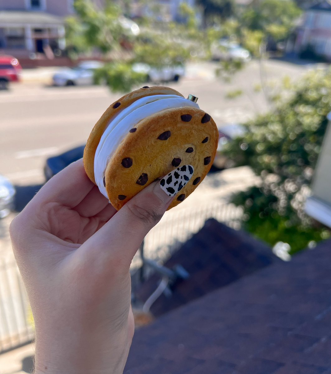 PudgyMade's tweet photo. I finished the ice cream sandwich mirror 0: https://t.co/NXEsEdzqao