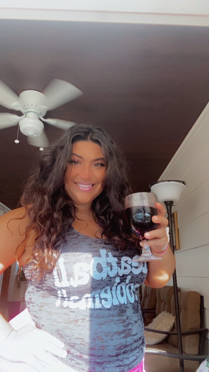 gforde2695's tweet photo. Went tanning, got my wine and meatball problems shirt on I’m ready for #JSFamilyVacation ❤️❤️🍷🍷🩷🩷😍🇮🇹 @DeenaNicoleMTV @snooki @SammiSweetheart @JENNIWOWW @DJPaulyD @ItsTheSituation @VINNYGUADAGNINO @angelinamtvjs @RealRonnieMagro Im so excited SAMMI IS BACK! @SammiSweetheart https://t.co/4FaPmMVTzY