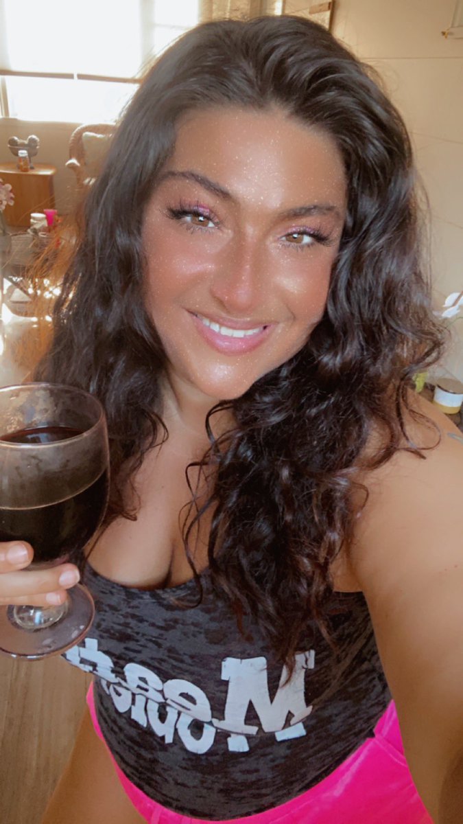 gforde2695's tweet photo. Went tanning, got my wine and meatball problems shirt on I’m ready for #JSFamilyVacation ❤️❤️🍷🍷🩷🩷😍🇮🇹 @DeenaNicoleMTV @snooki @SammiSweetheart @JENNIWOWW @DJPaulyD @ItsTheSituation @VINNYGUADAGNINO @angelinamtvjs @RealRonnieMagro Im so excited SAMMI IS BACK! @SammiSweetheart https://t.co/4FaPmMVTzY