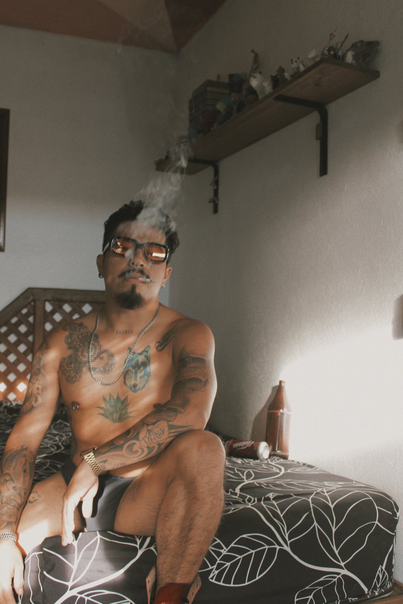 Jaredcastro77's tweet photo. Snap Out of It

📸 @zaulgaos 🔥

#scrufflatino #cigar #scruff #tatuaje #chacal #lgbt #photography #leather #photoshooting #latino #Tatto #tattoos #Oaxaca #mexico #followme #poppers #beautiful #hombre #instalike #Gay #gayboy #instagay #pride #macho #mexicano #moreno #pridemonth https://t.co/v6qc277Ayu
