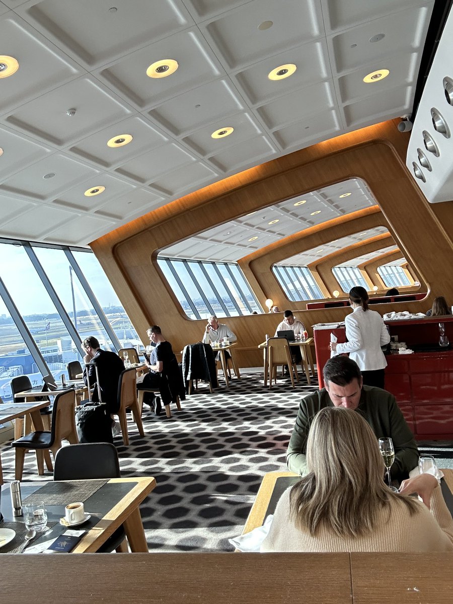 StopLTakeProfit's tweet photo. #qantas
#firstlounge
#sydney
Another biz trip overseas, looks like lockdown was thing of past & routine back in
Wishing all punters good punting & good luck 🤞
Cheers and HAGW https://t.co/1WAM148tBA