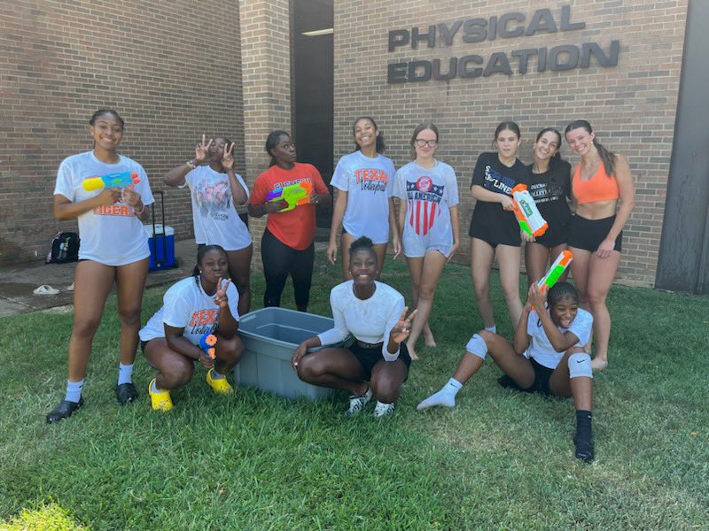 Work and fun! 😂🎈💦🔫🏐