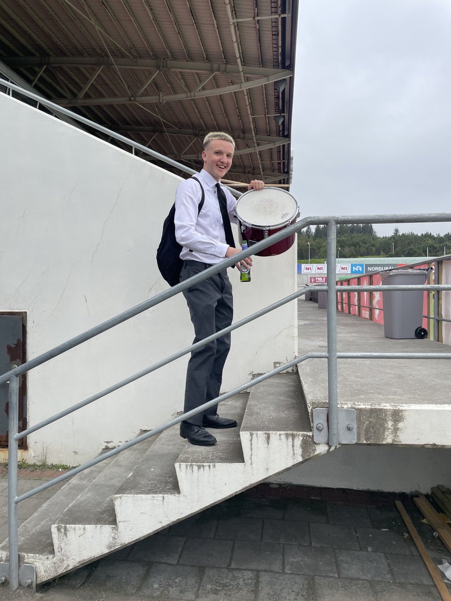 Okkar maður og Ultras legendið <a href="/viggimcool/">YGM WHEEZY</a> á afmæli í dag. Hvetjum öll til að skála í einum ísköldum fyrir hann í tilefni dagsins 🍻