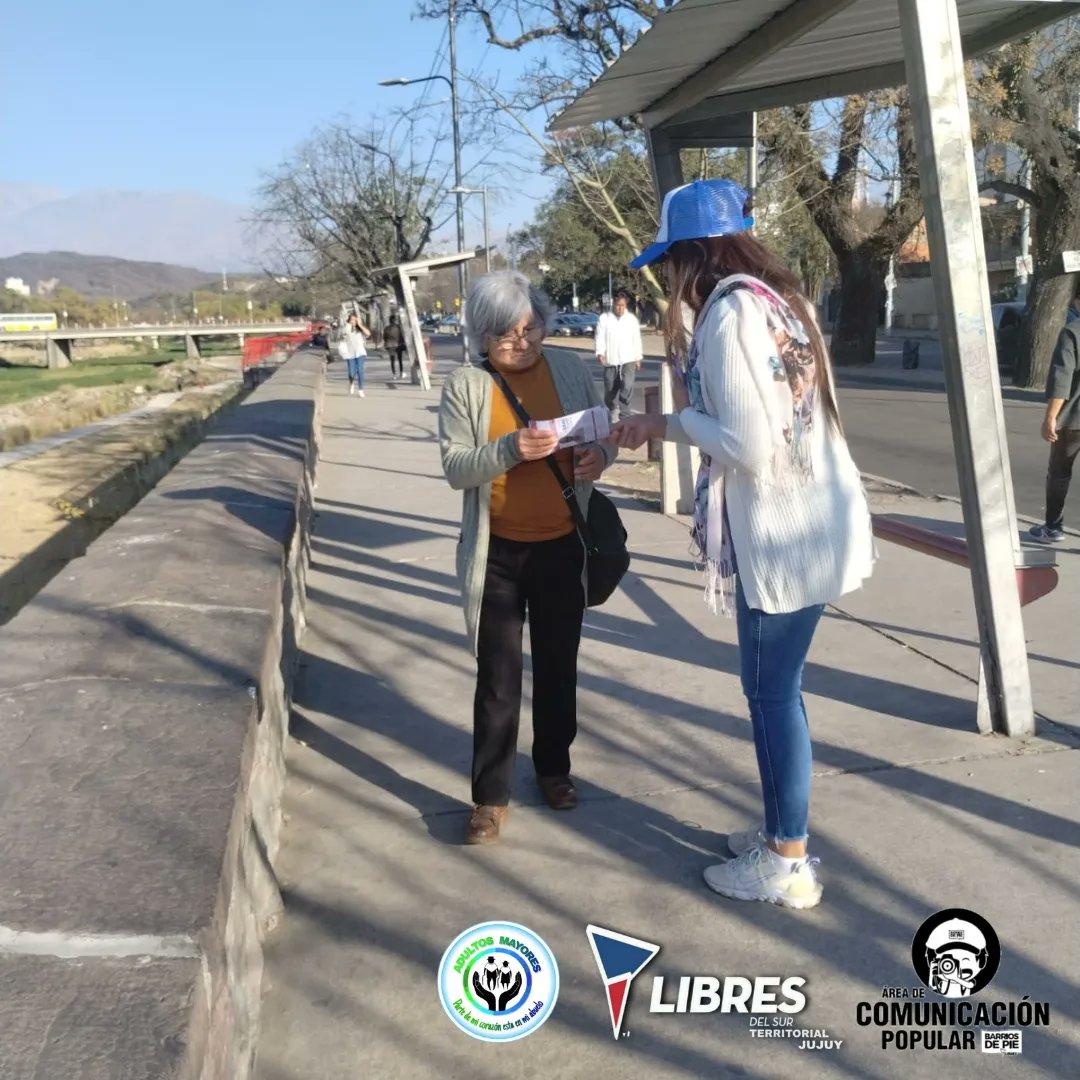 LDSJujuy's tweet photo. 📢Esta mañana los compañerxs del área de adultos mayores entraron en acción, difundiendo la propuesta de nuestros precandidatos a presidente y vicepresidenta, JESÚS ESCOBAR y MARIANELLA LEZAMA HID✊
#Volanteada #JesúsEscobar #MarianellaLezamaHid #LibresDelSur https://t.co/x18msd5F2a