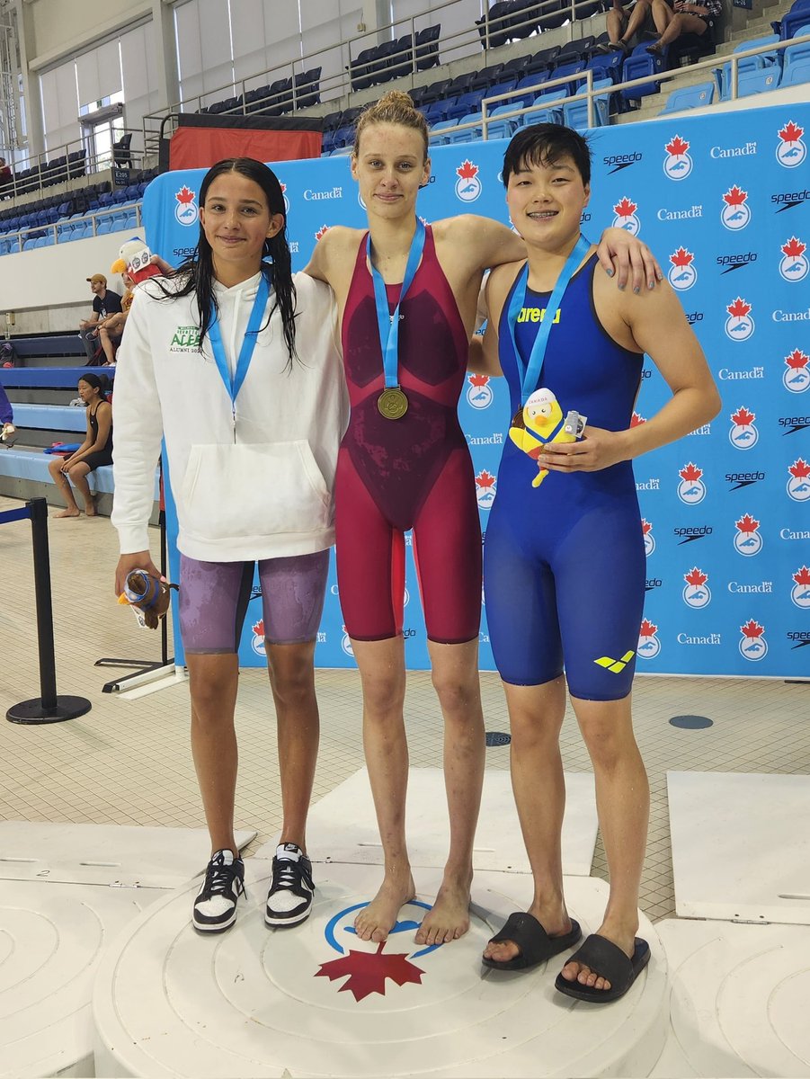 CoachDLing's tweet photo. Madison Kryger strikes gold and breaks the Ontario Age Group Record in the 200BK (2:13.85)! The previous record was held by Annie Harrison (2009). #Diamond #WeAreBadgers https://t.co/UBI0vFQ03j