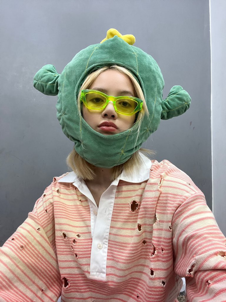 220808 (A year ago today)
Lisa weverse update