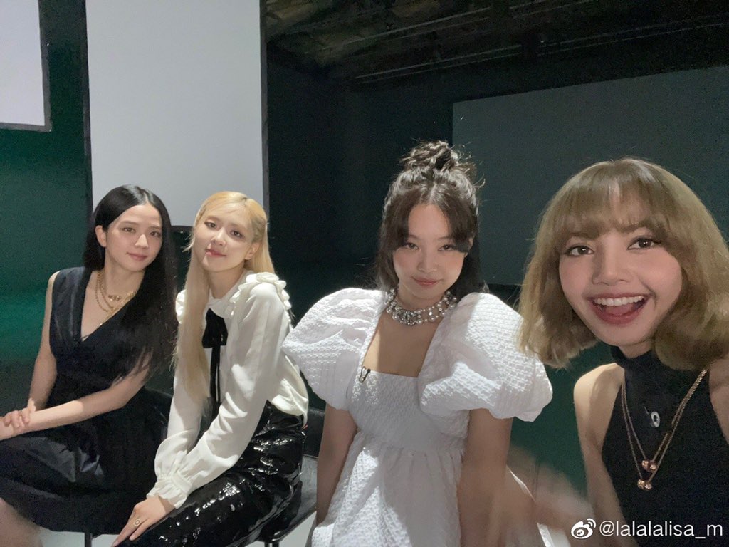 210808 (2 years ago today)
lalalalisa_m weibo update
m.weibo.cn/7330454276/466……