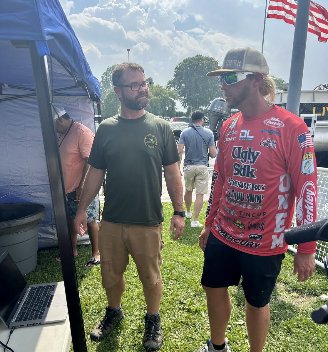 BradU42's tweet photo. Amazing collaboration with Bassmaster Elite series pros on #LakeStClair this past week to study movement of tournament caught fish.  Got tags in fish from as far away as Lake Erie and Huron!  Awesome teamwork all around through the entire process. 📸🎣⛈️🌈 https://t.co/glJBUDBttv
