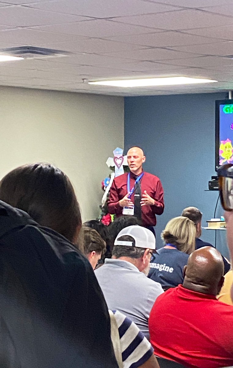 treasterwood's tweet photo. Jefcoed social studies teachers rock! They did such a great job presenting at the Back to School conference! I am honored to support them! #JEFCOED #WhereOpportuntyMeetsSuccess #JefcoedSocialStudies https://t.co/nai03kEWv8