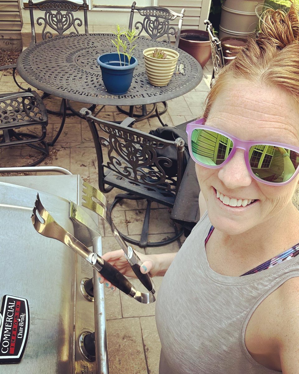 RunEatBeHappy's tweet image. It was Rock-n-Roll classes and learn how to grill day, for this gal! (Encouragement came from my 12 year old requesting a grilled hot dog. Momma had to follow through). 

Be brave and try something new. 

1 mile walk 
45 min strength 
45 min spin 

 #spininstructor #singlemomlife