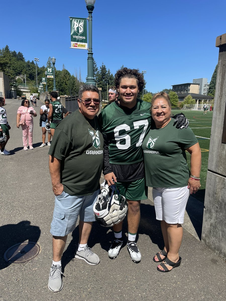 NancyPimentel33's tweet photo. All moved in to his new home ✅
First day of practice 💪🏼💚🤍 Go be GREAT Son!! @freddylujan28 
#BestGrandparentsEver #ProudMom🫶🏼 #GodsPlan🙏🏼 https://t.co/QgnTaRhfBa