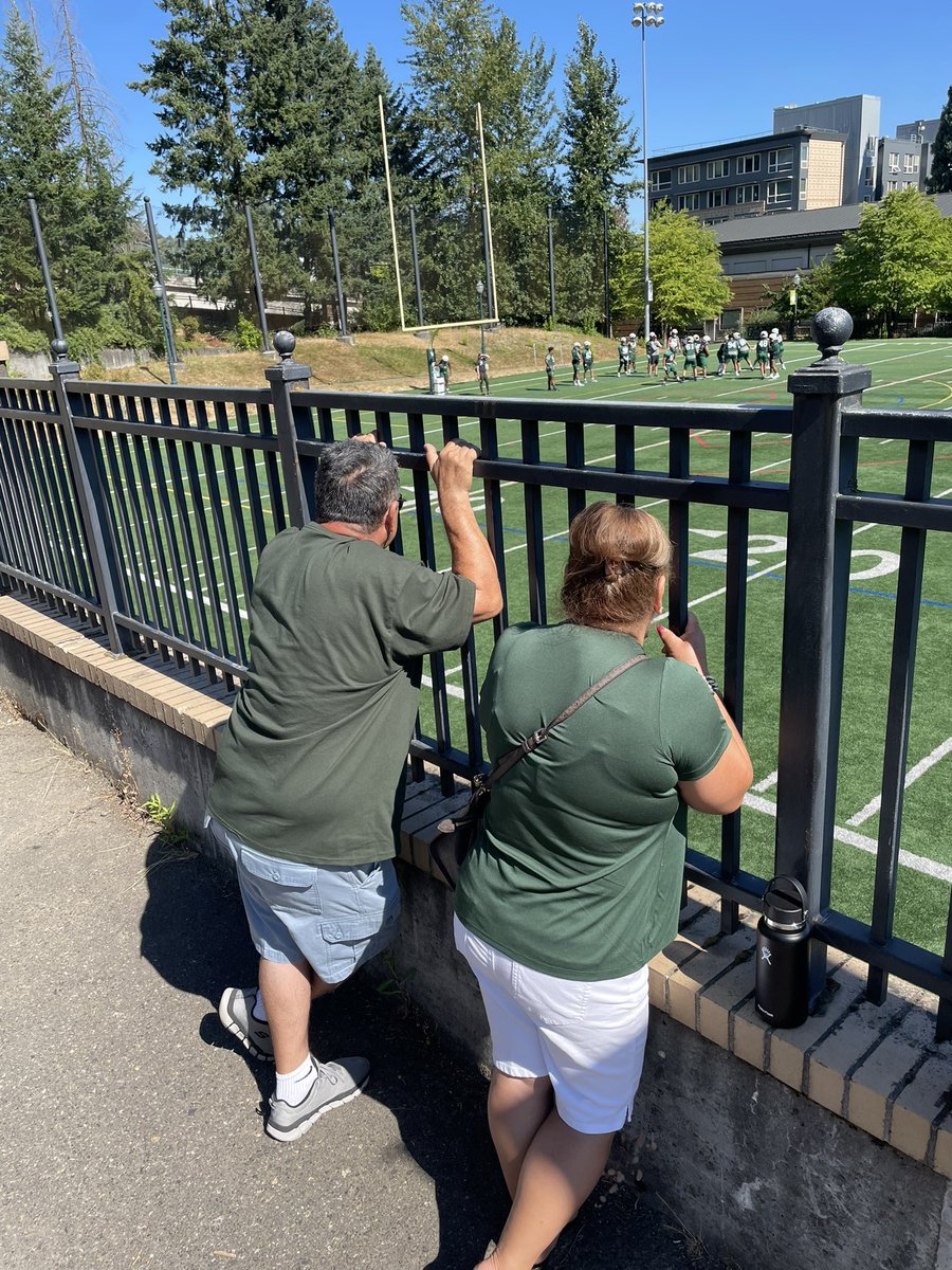 NancyPimentel33's tweet photo. All moved in to his new home ✅
First day of practice 💪🏼💚🤍 Go be GREAT Son!! @freddylujan28 
#BestGrandparentsEver #ProudMom🫶🏼 #GodsPlan🙏🏼 https://t.co/QgnTaRhfBa