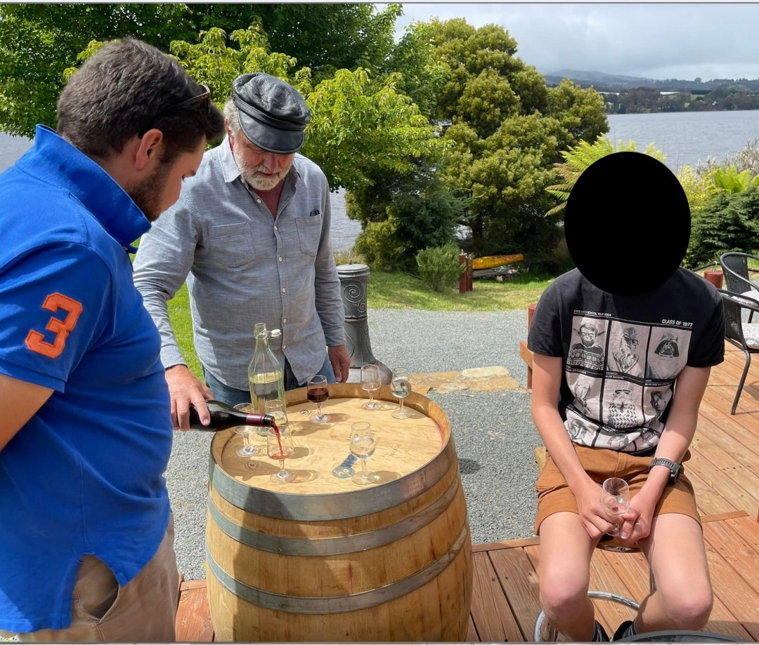 It was Lyndon Biernoff's Tasmanian vineyard that Bruce Lehrmann also escaped to when they claimed the serial rapist had to take a job 'grape picking' because no one would hire the rapist. The serial rapist wasn't picking grapes. He was simply on holiday with his rich mates ❤️
