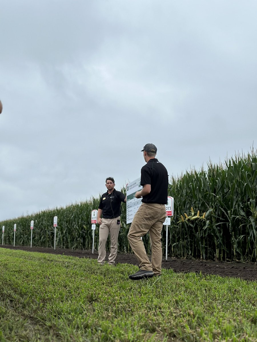 BecksHybrids's tweet photo. Our first field show in Nebraska is officially in the books! 🎉 It was a great day getting to share what Beck’s is all about with our new friends out west. 

Thanks to everyone who spent the day with us! Now off to Effingham, IL tomorrow! 🌽🌱🚜 https://t.co/Vqo6tOyhHB