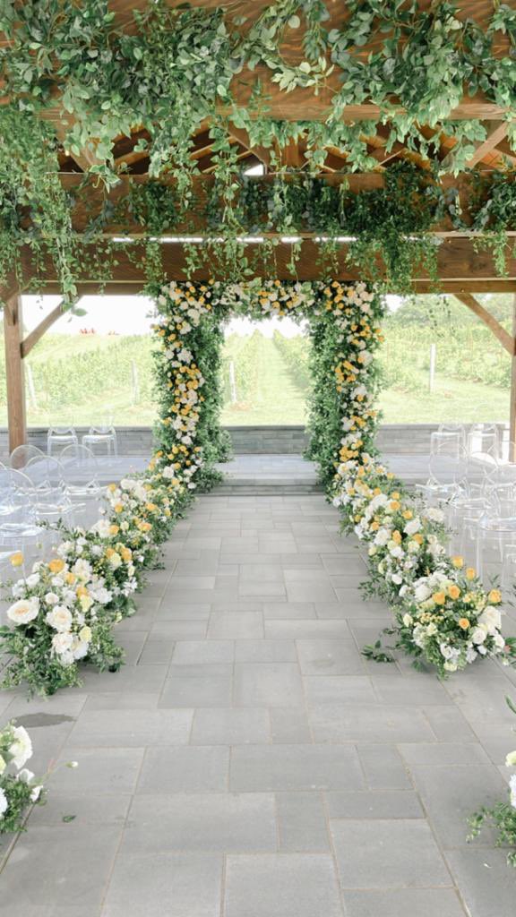 Loving the pops of yellow in last weekends wedding decor.  #perfection