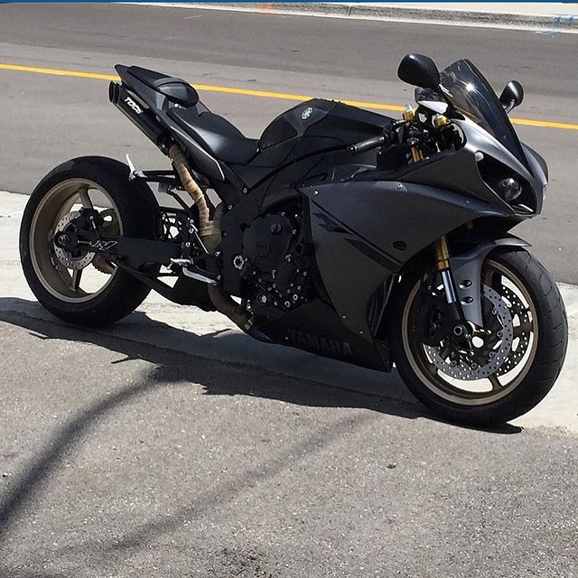 #Yamaha R1