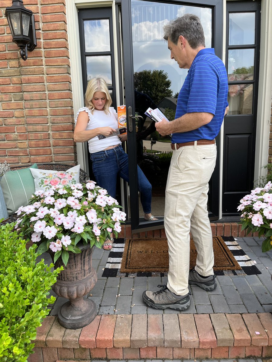 dolan4ohio's tweet image. Wrapped up a great day in Franklin County by knocking doors with the #OhioFirst Team in Worthington urging a YES vote on Issue One! 

🇺🇸Protect Our Constitution
🇺🇸Protect Our Freedoms
🇺🇸Protect Ohio

#VoteYesOhio