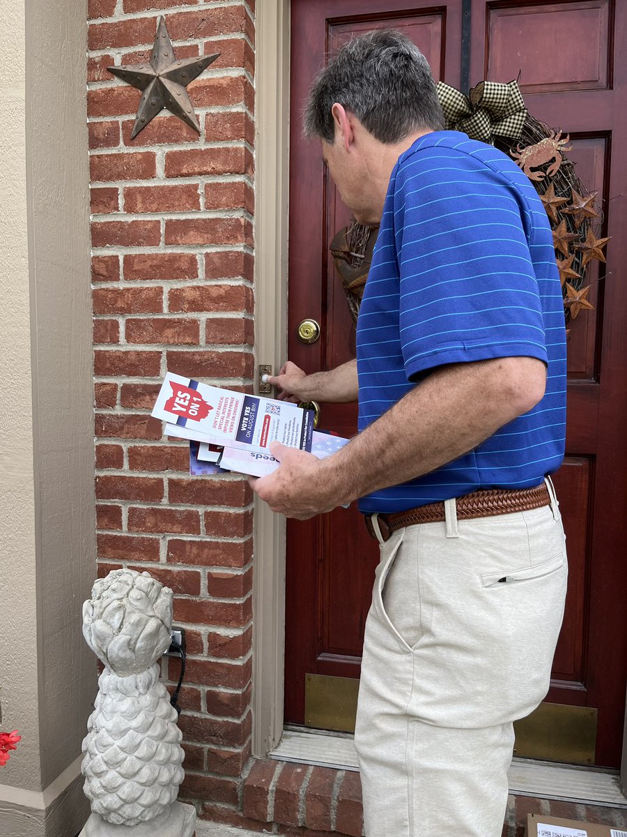dolan4ohio's tweet image. Wrapped up a great day in Franklin County by knocking doors with the #OhioFirst Team in Worthington urging a YES vote on Issue One! 

🇺🇸Protect Our Constitution
🇺🇸Protect Our Freedoms
🇺🇸Protect Ohio

#VoteYesOhio