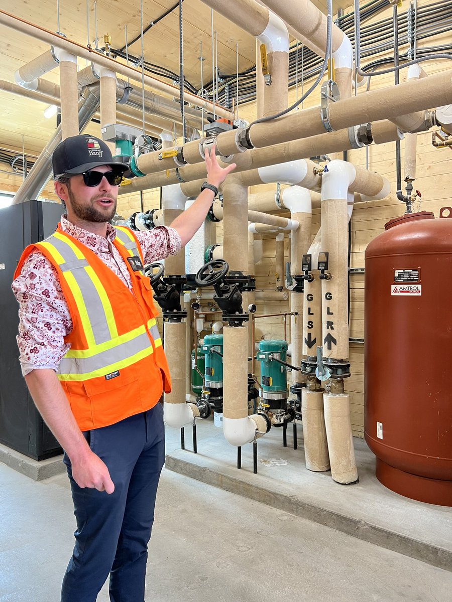 fionama's tweet image. The Banff Biomass/District Heating Facility housed at the Waste Transfer Center takes the wood waste, that was once sent to landfill, to create heat for 4 municipal buildings.  
@Banff_Town #CFEE ♻️🇨🇦