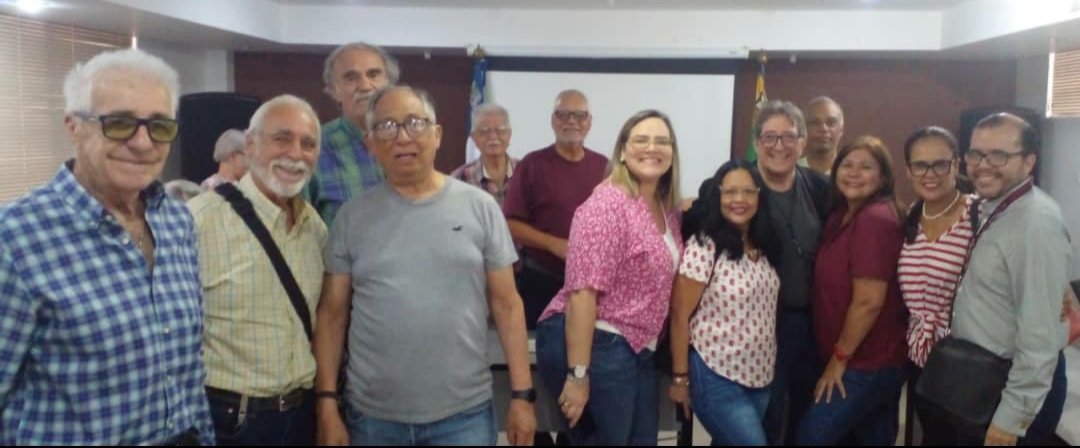 Pedvill's tweet photo. Visita de profesores asociados al #Ipapedi Asamblea en Salón de Reuniones y posterior encuentro con el presidente, quién en reunión con los presentes se comprometió a realizar elecciones entre octubre y noviembre de este año.
¡Esperamos esta vez honre su palabra!
¡Elecciones ya! https://t.co/hBabhft9qQ