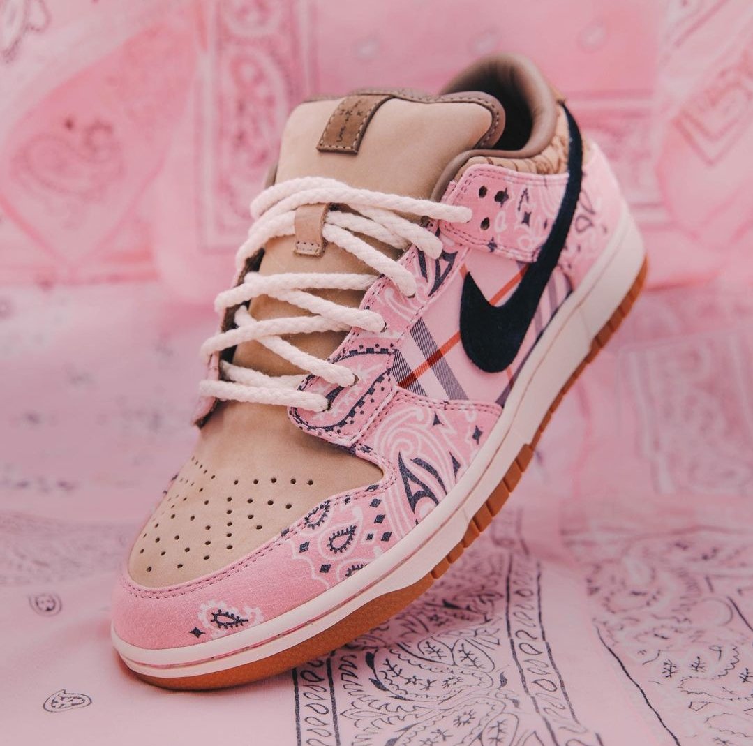 JustFreshKicks's tweet image. Travis Scott x Nike SB Dunk Low "Pinkberry" customs 🌸