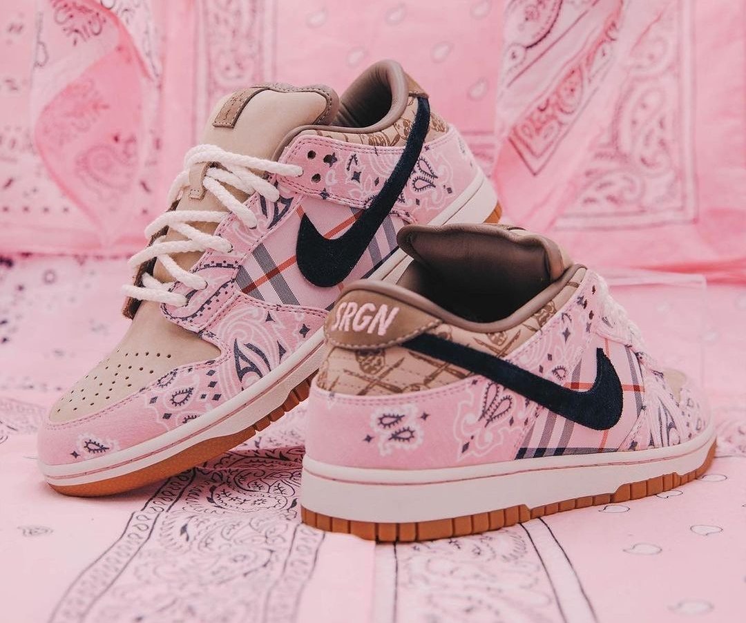 JustFreshKicks's tweet image. Travis Scott x Nike SB Dunk Low "Pinkberry" customs 🌸