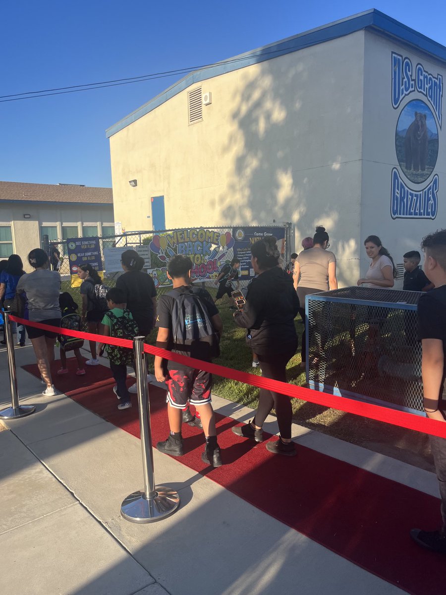 Great start to the 2023-24 school year. We rolled out the red carpet to welcome our Grizzlies!
#teamgrizzly #cjusd