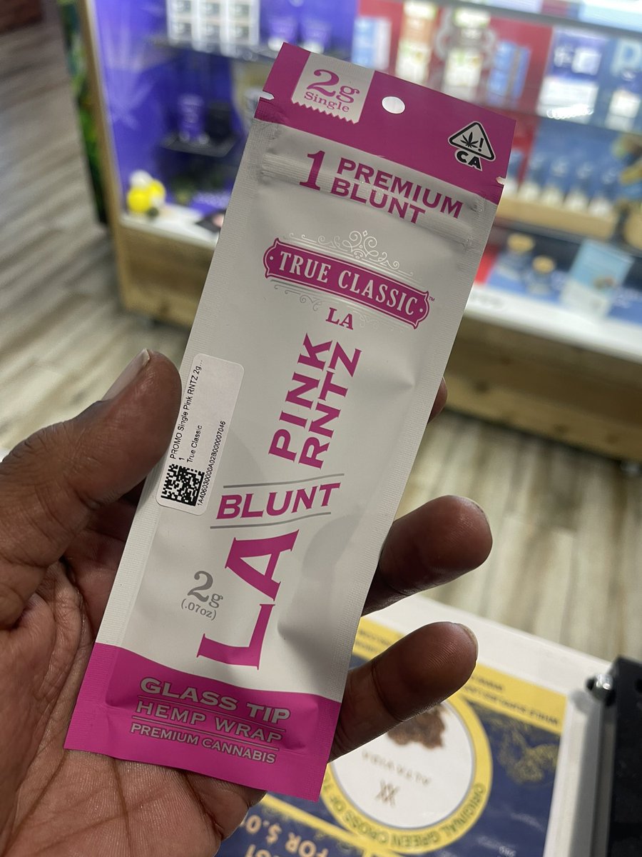 420GreenCross's tweet photo. Our friends from @TrueClassicOG came through to show us some 💙. Come through and buy any True Classic product and get a 2g blunt of Pink RNTZ for $.01 from 4-7p https://t.co/CI1bykBTF2 https://t.co/6vkMdmLhvu