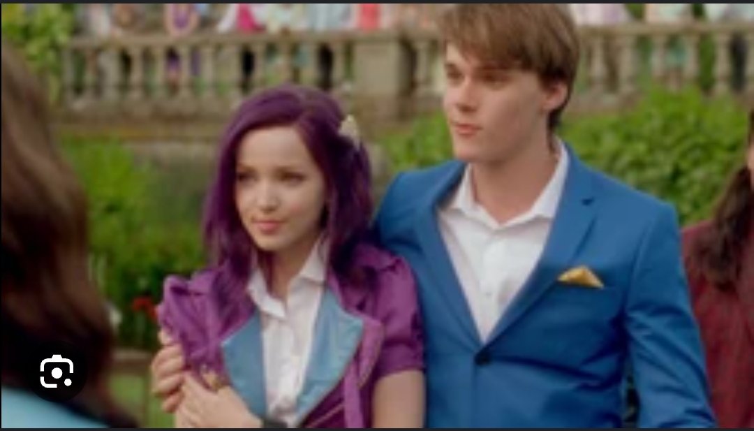 toga_teli's tweet photo. Growing up is realising that Ben liked Mal before she used the spell on him. 
#descendants #DisneyChannel #maleficent https://t.co/9ujKeYiCvR