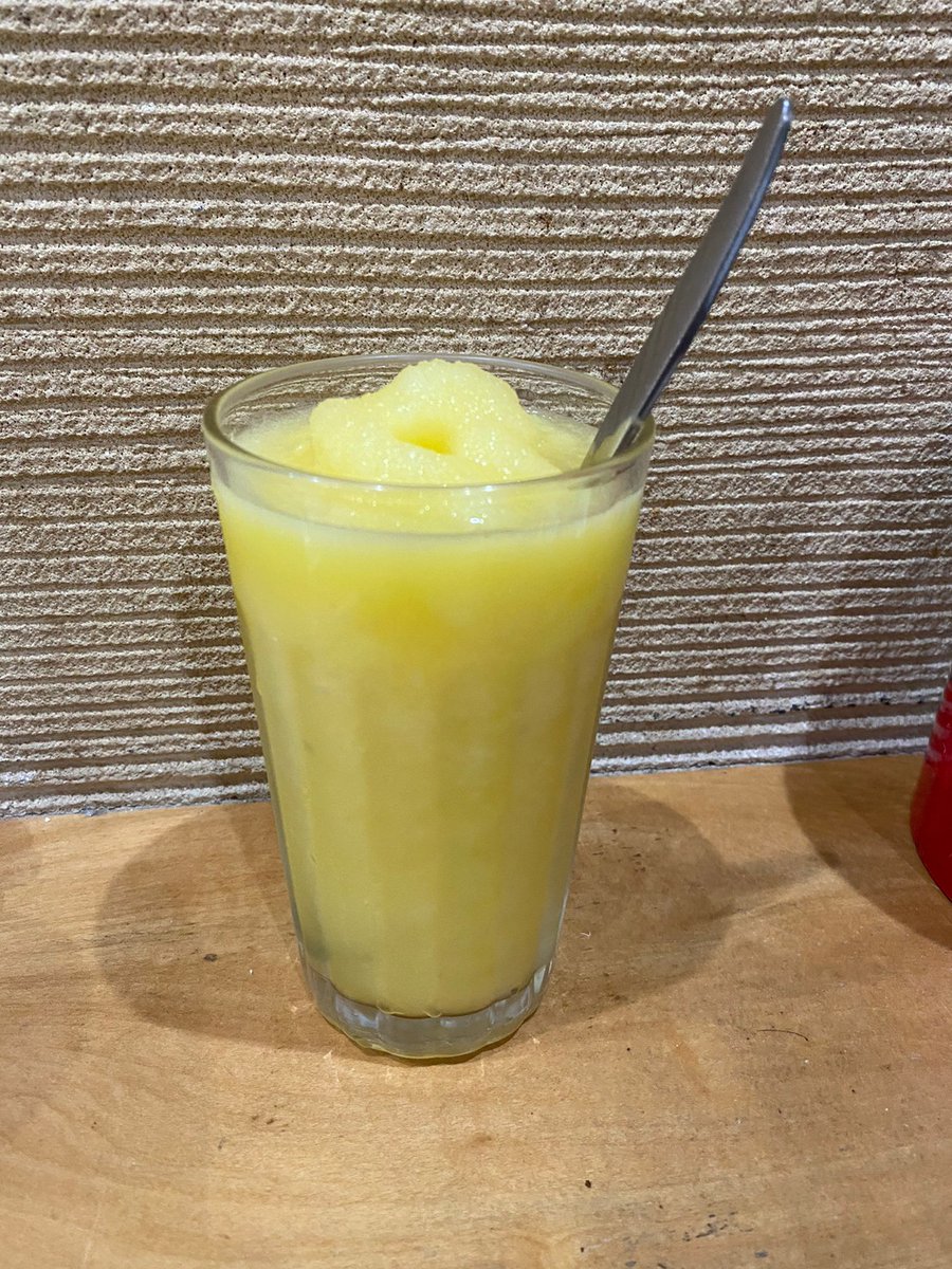 CoffeeAdusa's tweet photo. フラペチーノみたいなお洒落カフェっぽいやつはないけど、サマージュースというオレンジのシャーベットドリンクはあるよ👍暑い日にピッタリ！ https://t.co/pd8z60DfOt