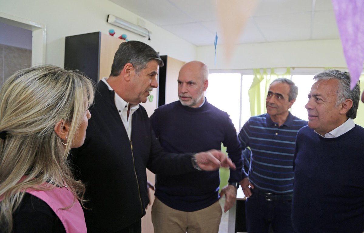 horaciorlarreta's tweet photo. ¡Gracias @alfredocornejo, @MarioAbedok, @UlpianoSuarez y a cada mendocino por recibirme en su provincia! Es una alegría ver a tanta gente comprometida con el cambio y que cree que un futuro mejor para la Argentina es posible. Con el potencial productivo y el talento de los mendocinos no hay duda: en Mendoza y en todo el país vamos a hacer el cambio que nos cambie la vida a todos los argentinos para siempre!