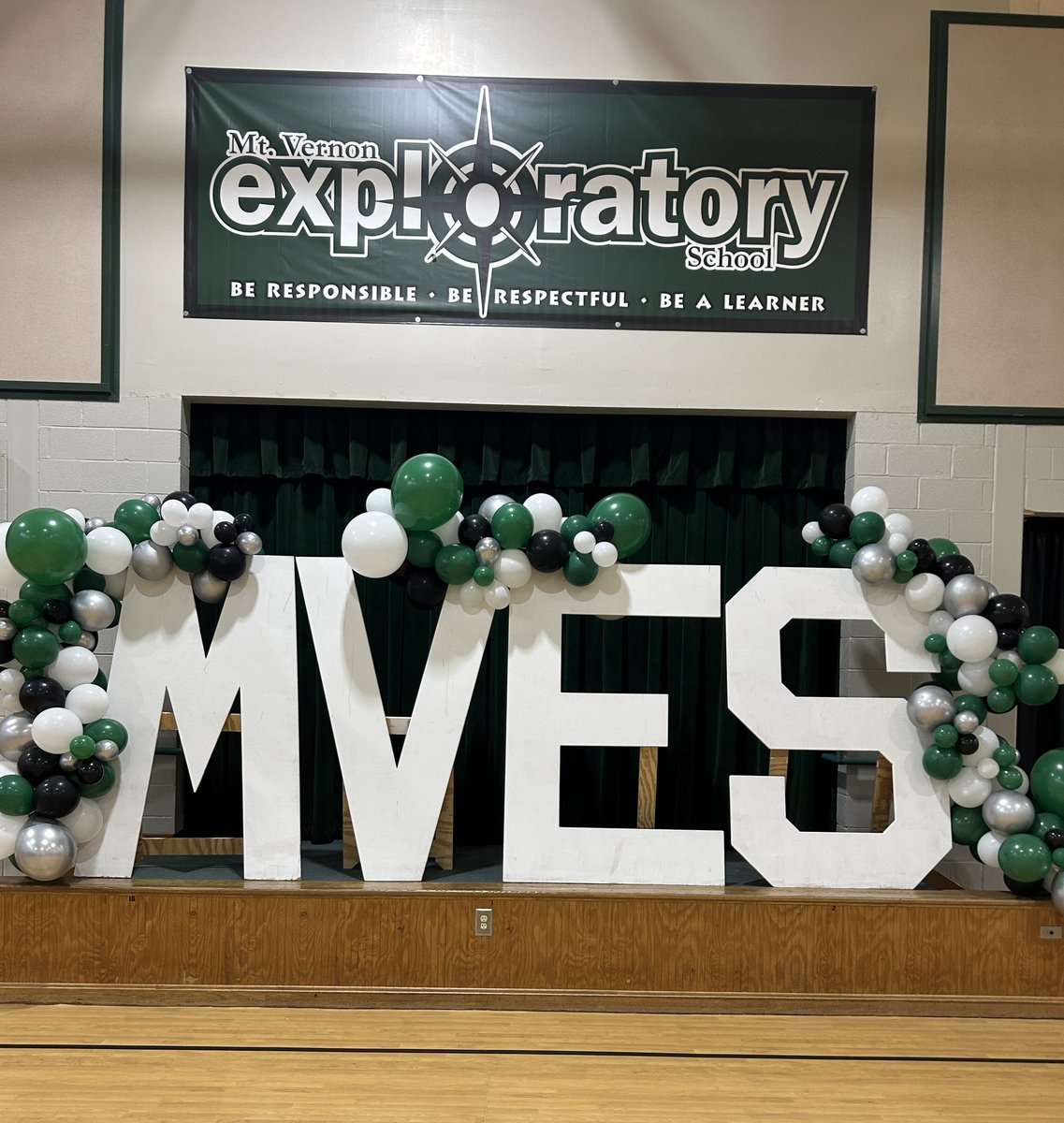jenny_westbrook's tweet image. Excited to begin year 24 in public education in GA and year 8 @MVESGainesville @Hall_Schools 🧭 Thankful for @mkjohnson723 and our talented team of professionals who support our school community each day 💚 #GoTrojans #ThankAnEducator