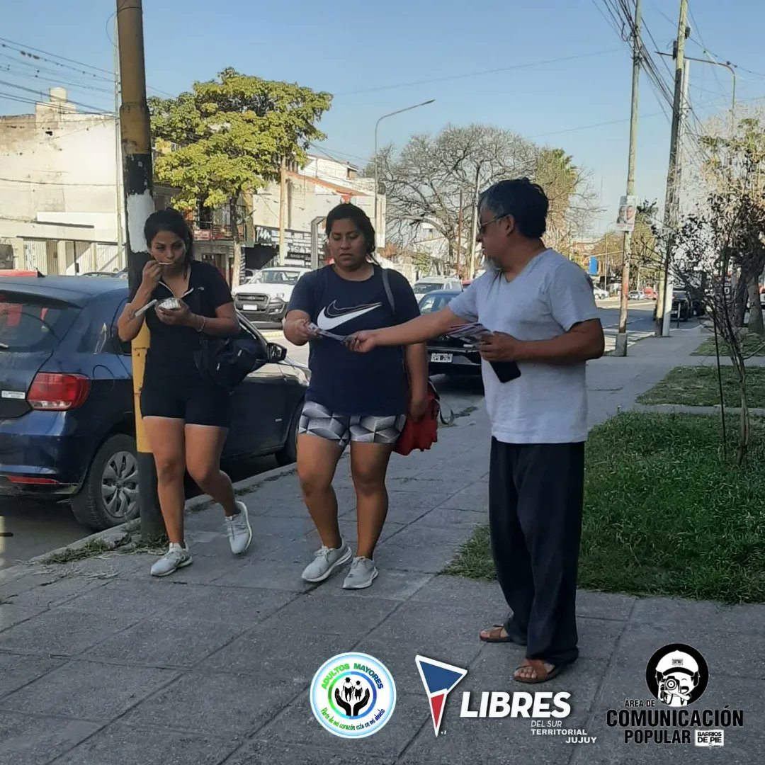 LDSJujuy's tweet photo. 📣 ¡Área Adultos Mayores siempre presentes!
Volanteada en Almirante Brown, Las Heras y la Iglesia San Pedro y San Pablo para nuestros precandidatos, Jesús Escobar y Marianella Lezama Hid.
#Volanteada #JesúsEscobar #MarianellaLezamaHid #LibresDelSur #CambioPositivo #AdultosMayores https://t.co/sGDfLoB49T